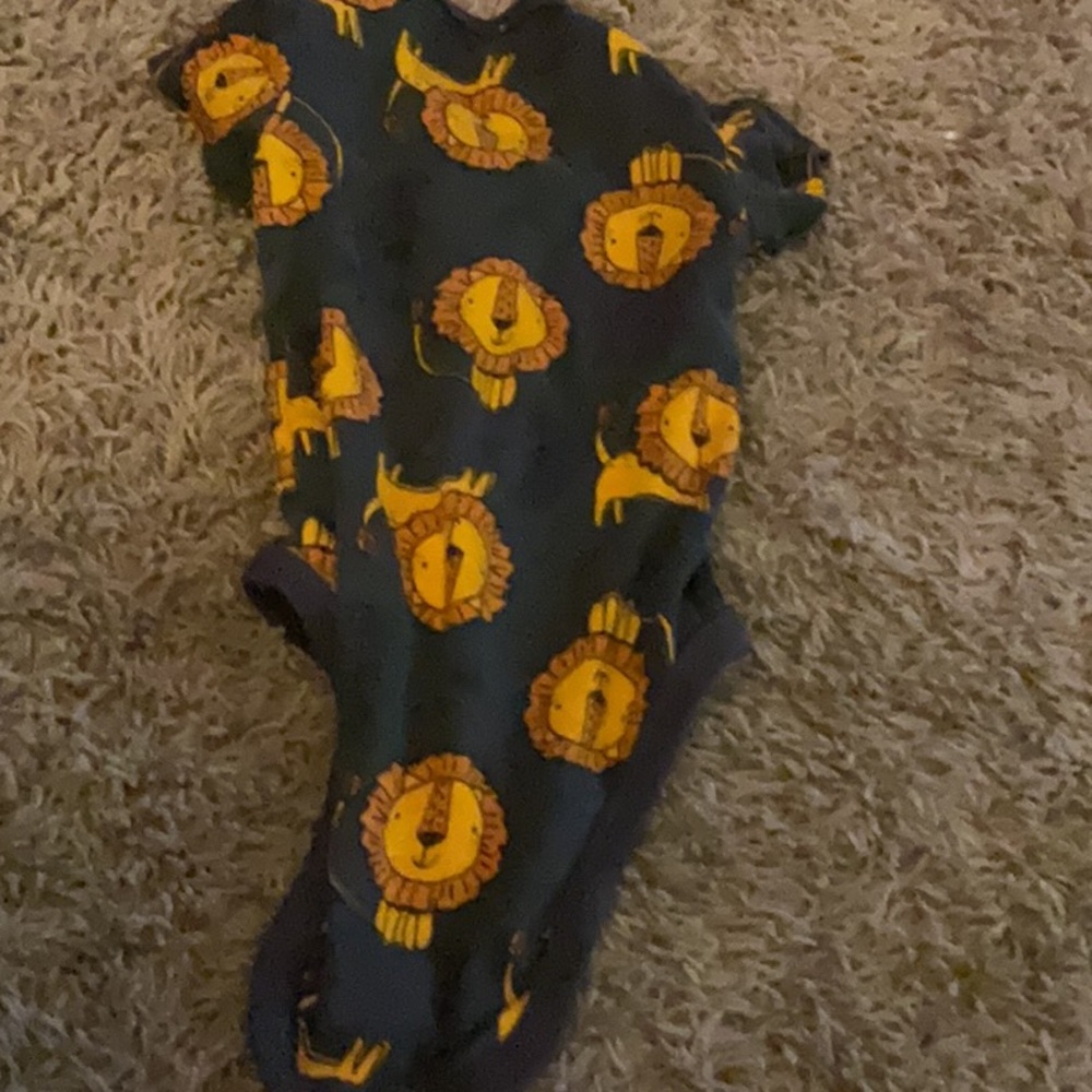 BABYBOY  ONEIES 3-6 MONTHS washied n cleaned